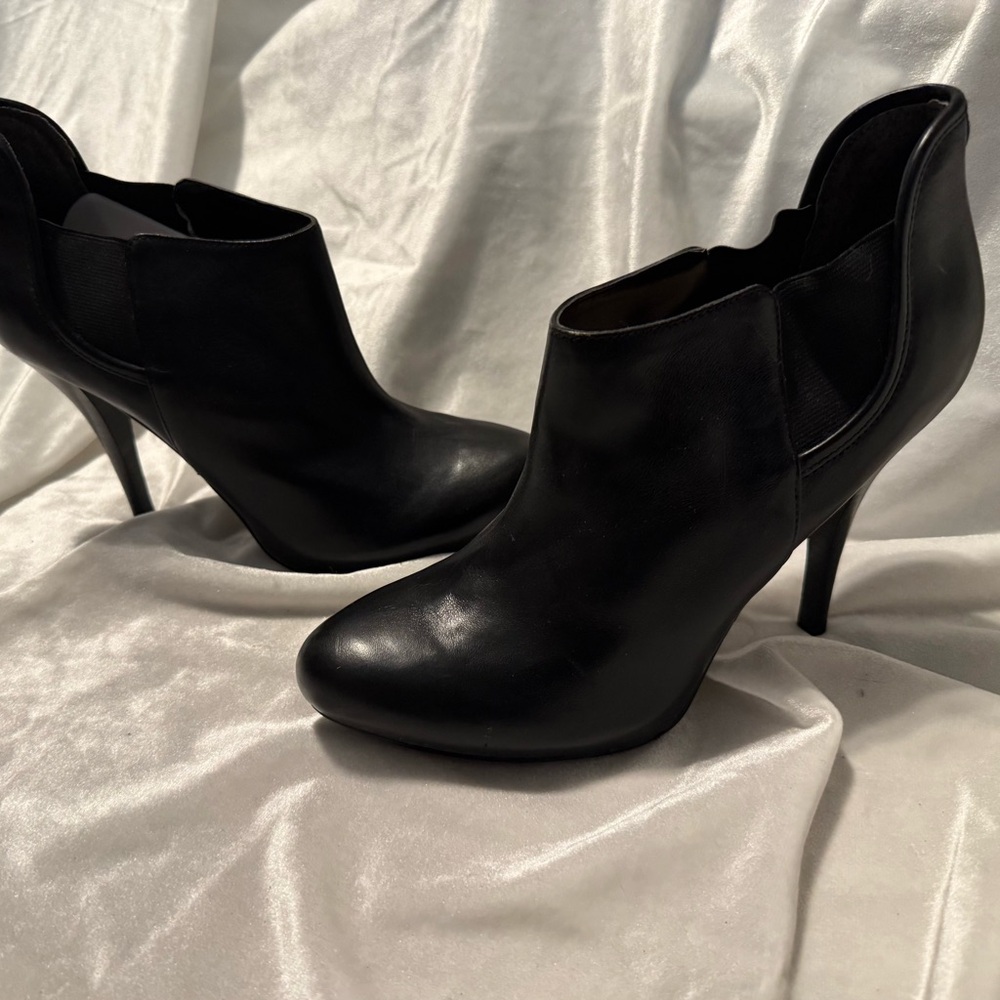 Guess leather Black Ankle Boots